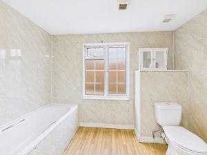 Upstairs bathroom - click for photo gallery